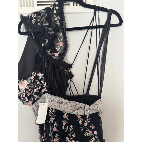 Mac Duggal Black Multi Embroidered Ruffled Gown size 8 Style # 70160 - Picture 4 of 7